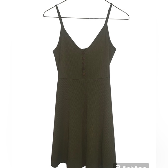 Green summer dress - Picture 1 of 3